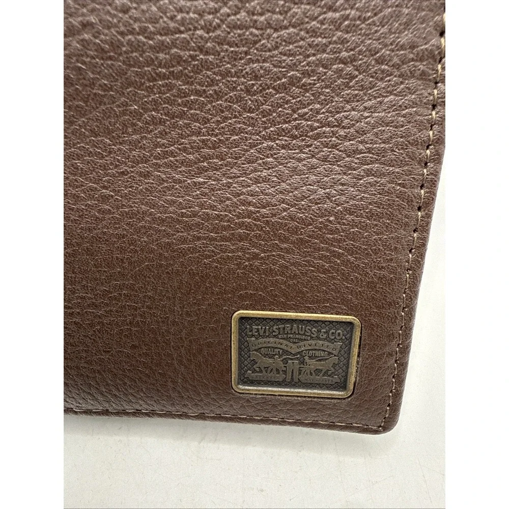 Men's Leather Bifold Wallet Black & Brown ID Window‎ Logo Plaque Levi Strauss